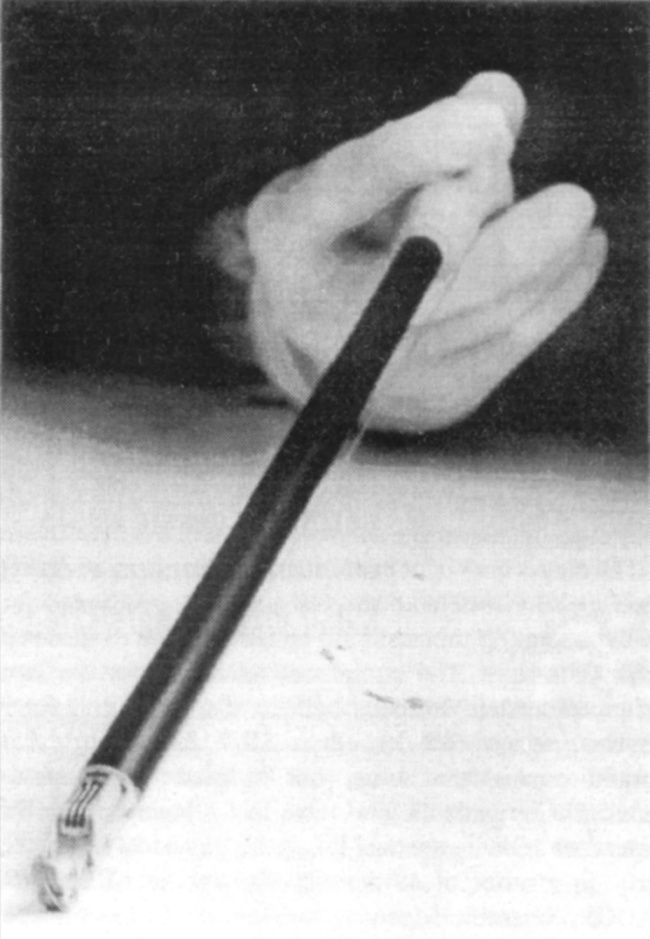  Ryc. 1. Przyrząd do zakładania szwów - Laurus 